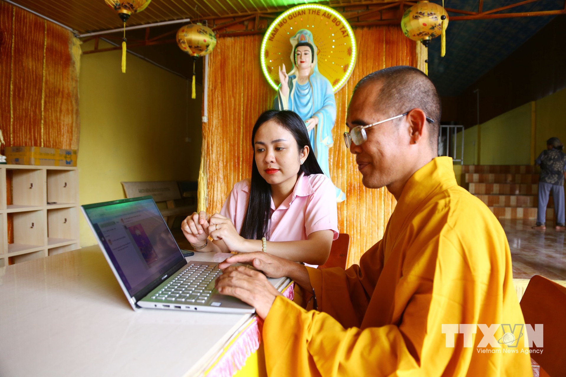 Tuyên truyền an toàn thông tin trên không gian mạng cho các chức sắc tôn giáo ở Đồng Nai. (Ảnh: Lê Xuân/TTXVN)